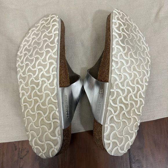 BIRKENSTOCK Womens Gizeh Soft Footbed in Silver Leather - Picture 9 of 9